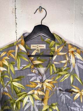 Tommy Bahama Men's 100% Silk Bamboo Leaf Print Short Sleeve Hawaiian Camp Shirt